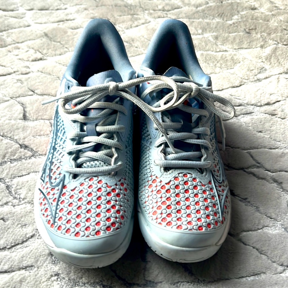 Mizuno sneakers tennis sneaker gray like new